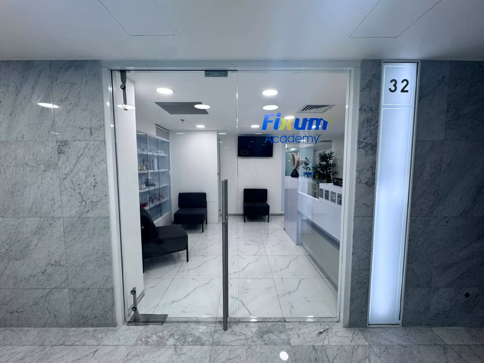 Recepción FIXUM Clinic